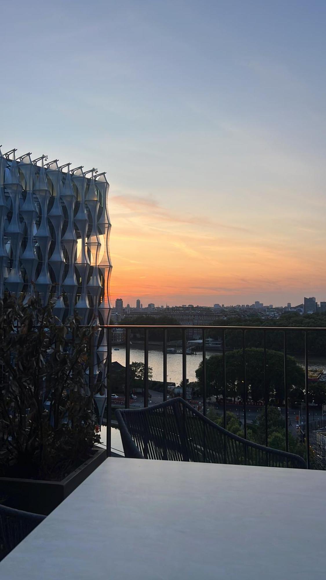 Embassy Gardens 2 Bed Apartment - London Skypool Londres